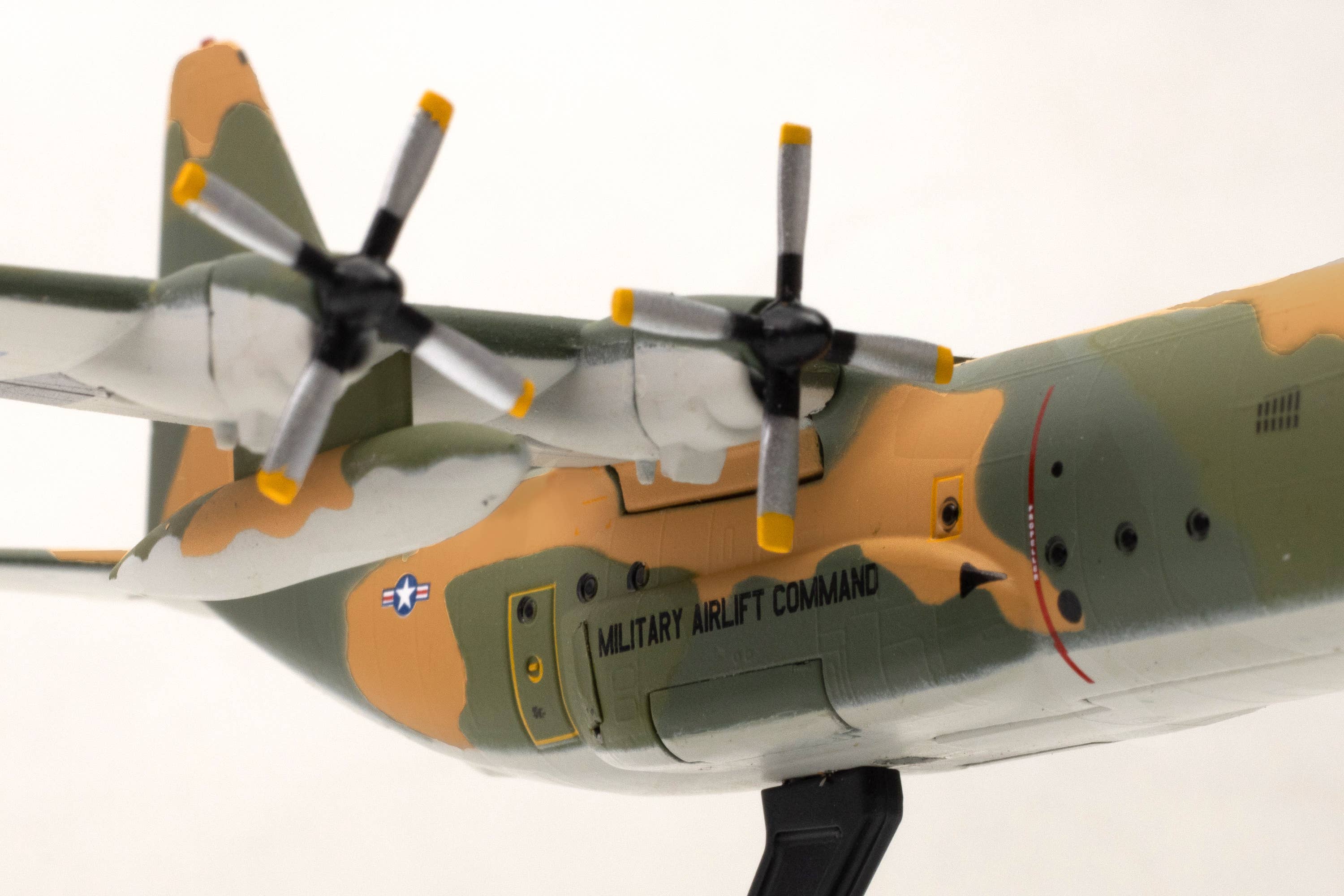 Daron Worldwide Trading – wholesale Decorative tabletop object – PS5330-6 POSTAGE STAMP C-130 1/200 SEA CAMO LITTLE ROCK AFB
2