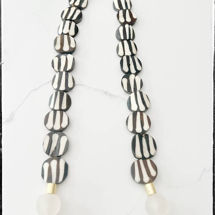 GentrybyJenna – wholesale Pärlband/Pärlhalsband – Black Rand African Bone Flat Bead Lång Statement Halsband2