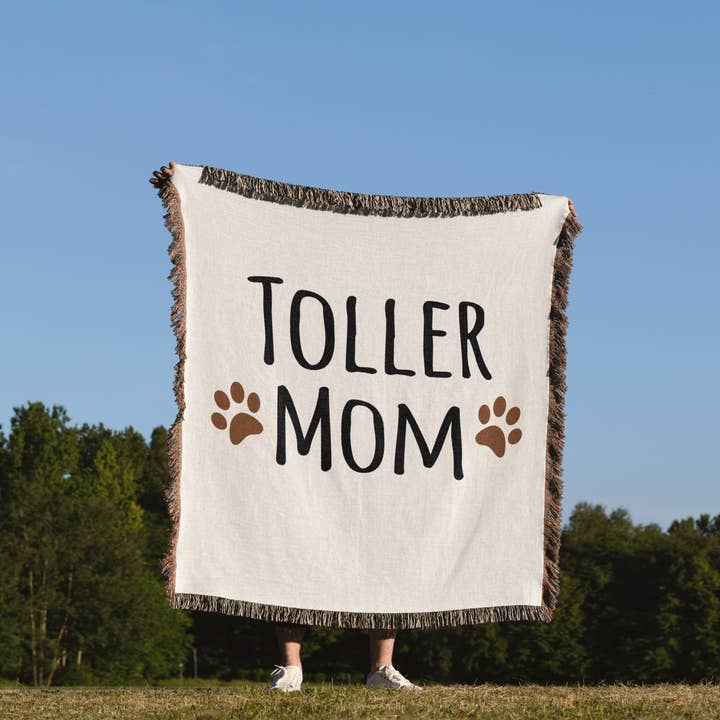 3dRose – Engroshandel Tæppe – 3dRose, Toller Hundemor - Nova Scotia Duck Tolling Retriever - Hund efter race - brune poteaftryk hundemor, Tæppe1