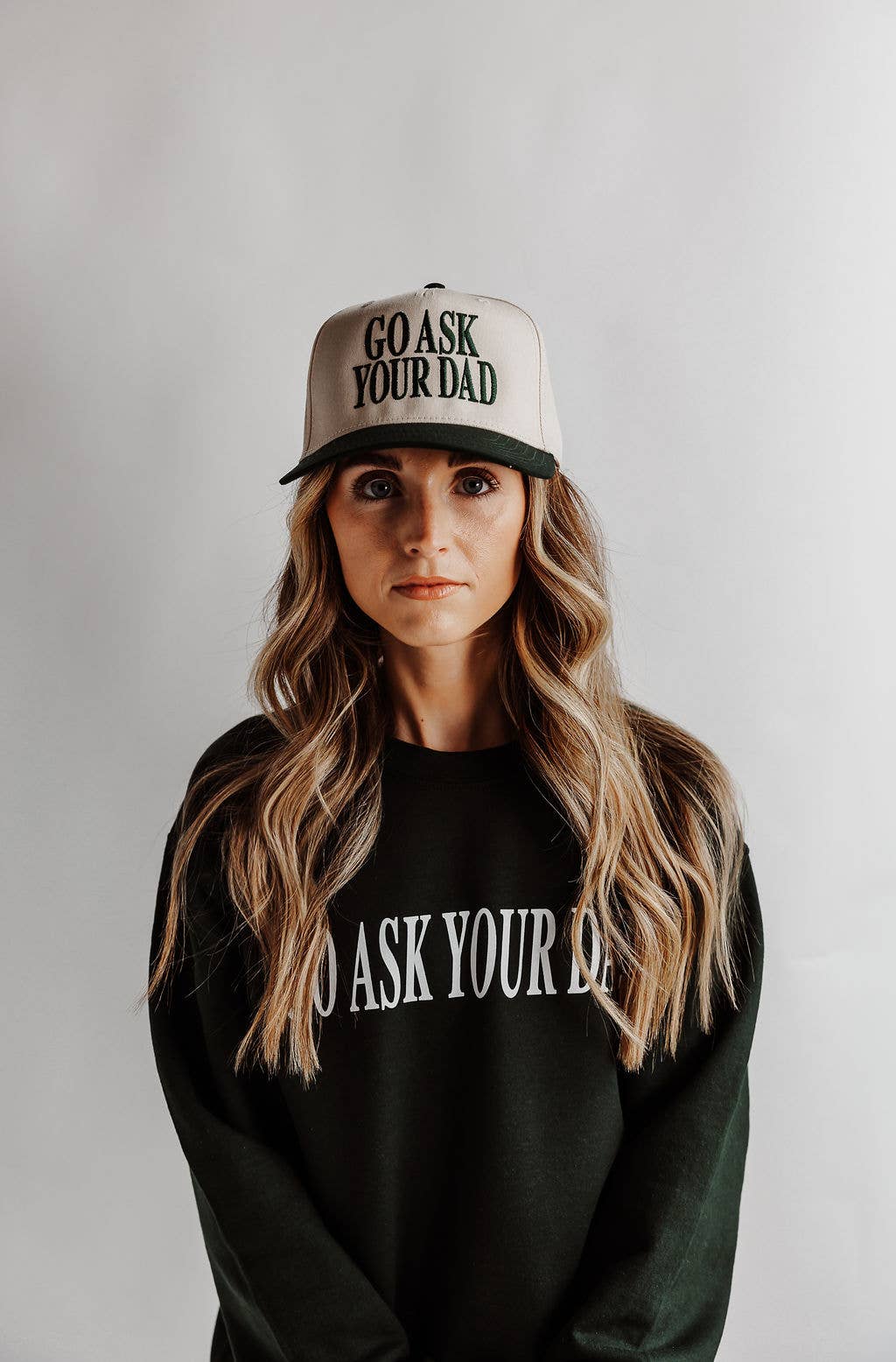 The Babe Co. - Vente Casquette de camionneur – femme - Chapeau vintage brodé pour femmes "Va demander à ton père"1