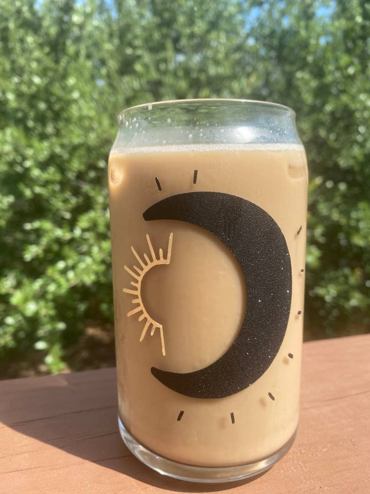 Sol & måne i svart/guld 16 oz glaskopp för wholesale av Will + Vivi