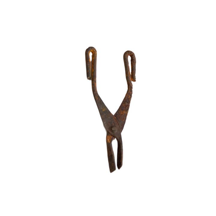 Petit outil en bronze africain vintage pour la vente par Old New House