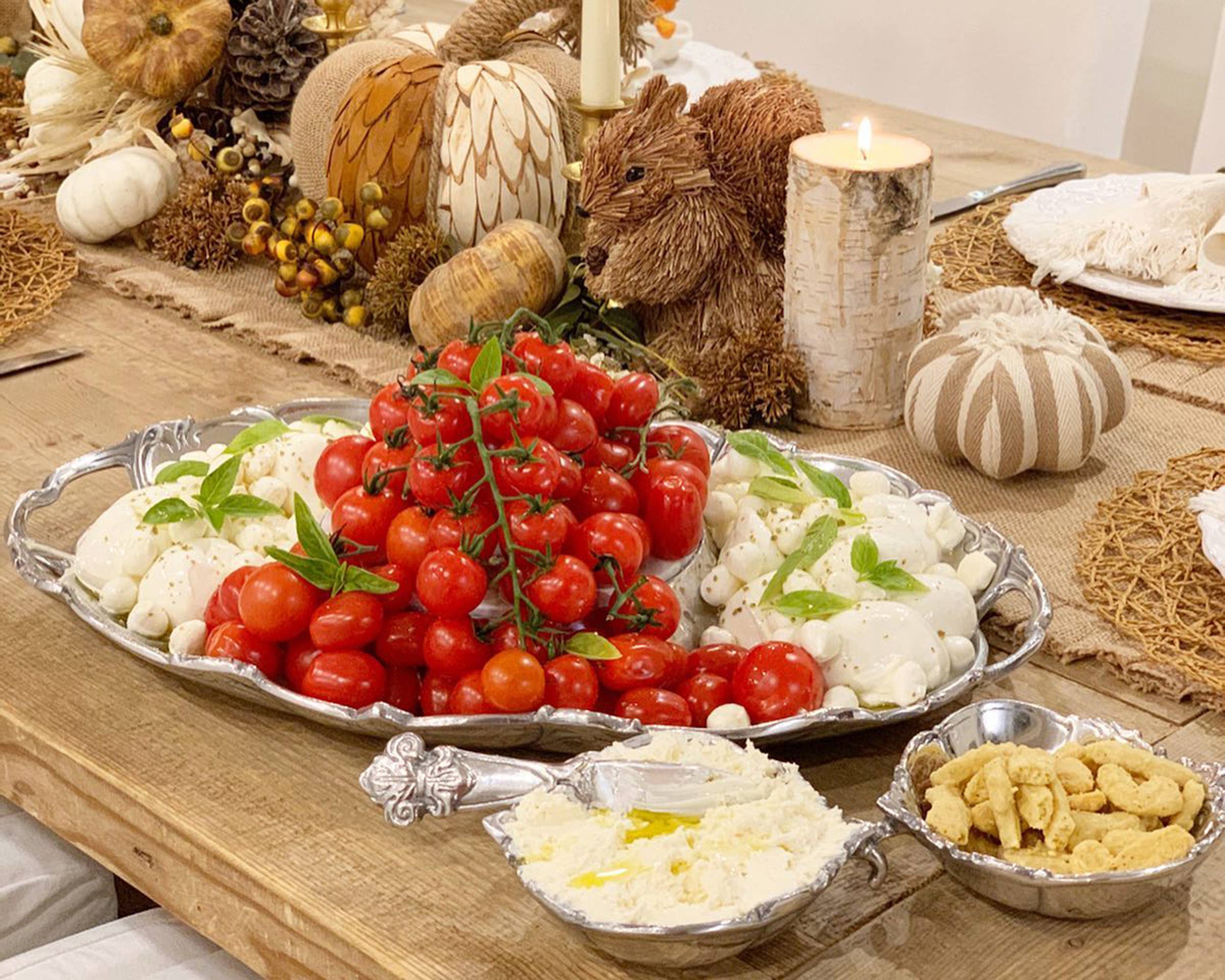 Arthur Court - Wholesale Serving Tray - Fleur-De-Lis Tray Entertainment3