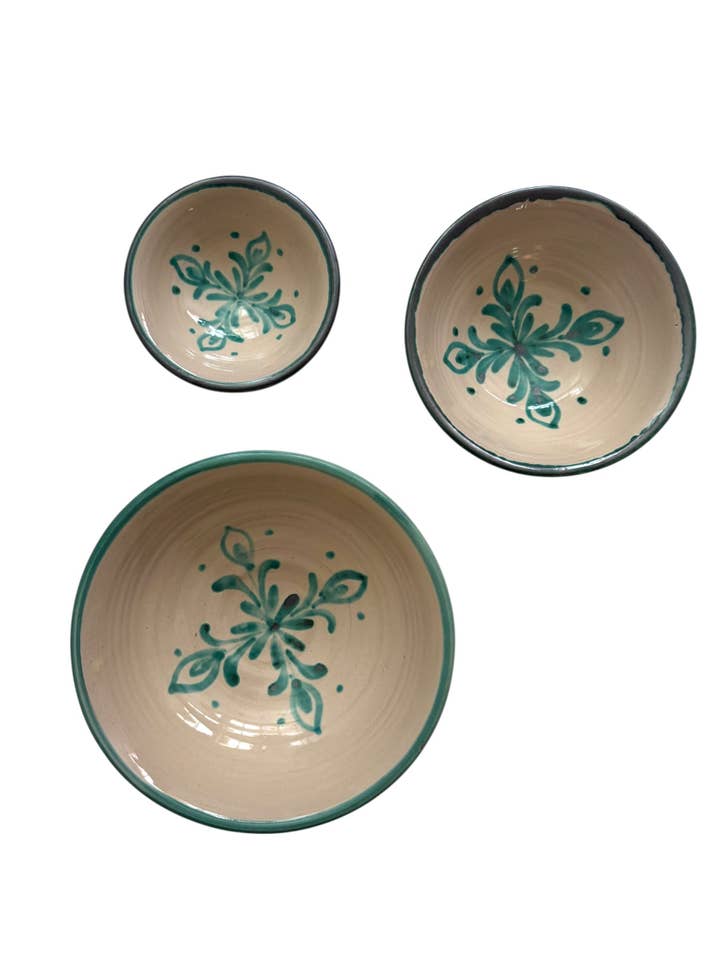 Set aus granadinischen grünen Keramikschalen (Defekt) für den Großhandel von Eturel Madrid