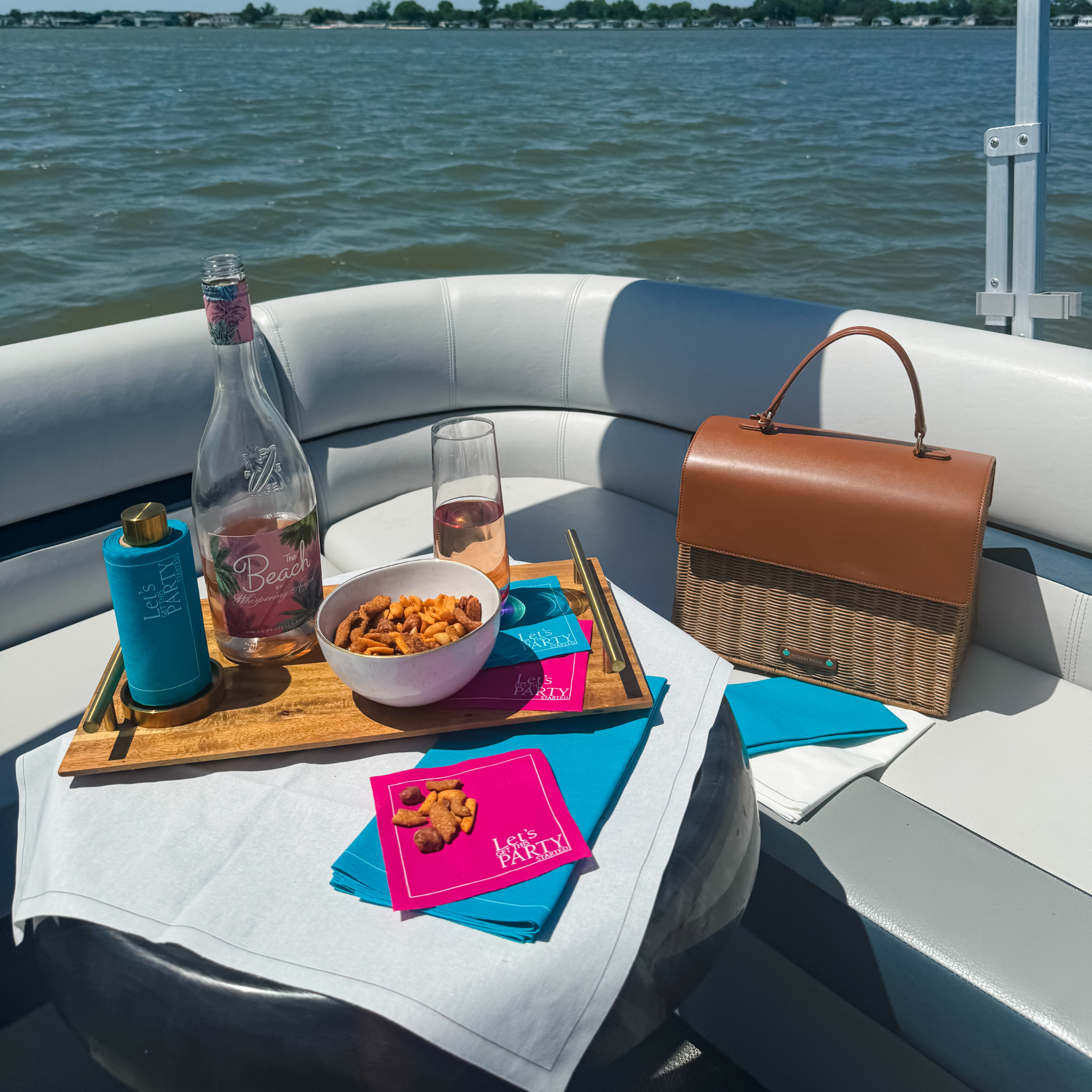 Table Theory (Formerly Toasting with Tara) - Vente Serviettes jetables - Rouleau de Serviettes à Cocktail en Coton : Le Vrai Turquoise (Bleu Électrique)11