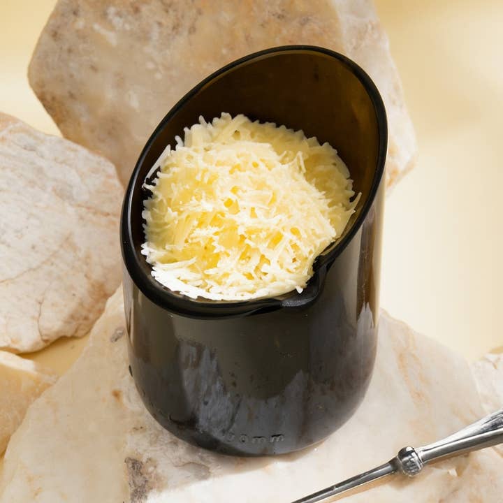 Recipiente para Queijos de Vidro Reciclado com Acabamento Polido e Copo Artesanal com Rosa Preservada por atacado de Amarzo