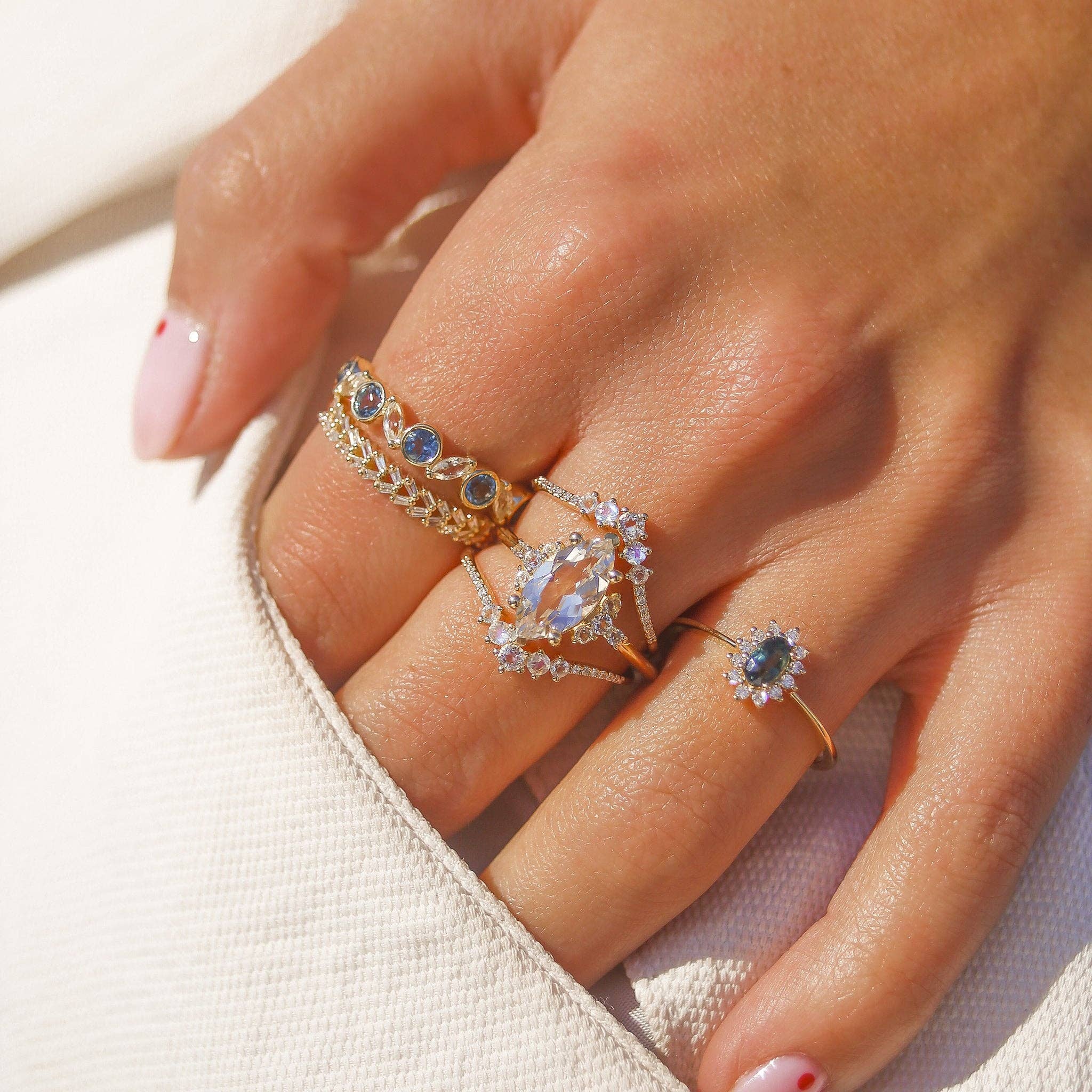 La Kaiser – Anel multi-pedra por atacado – Anel Whimsical Dream em Ouro 10kt com Topázio Branco2