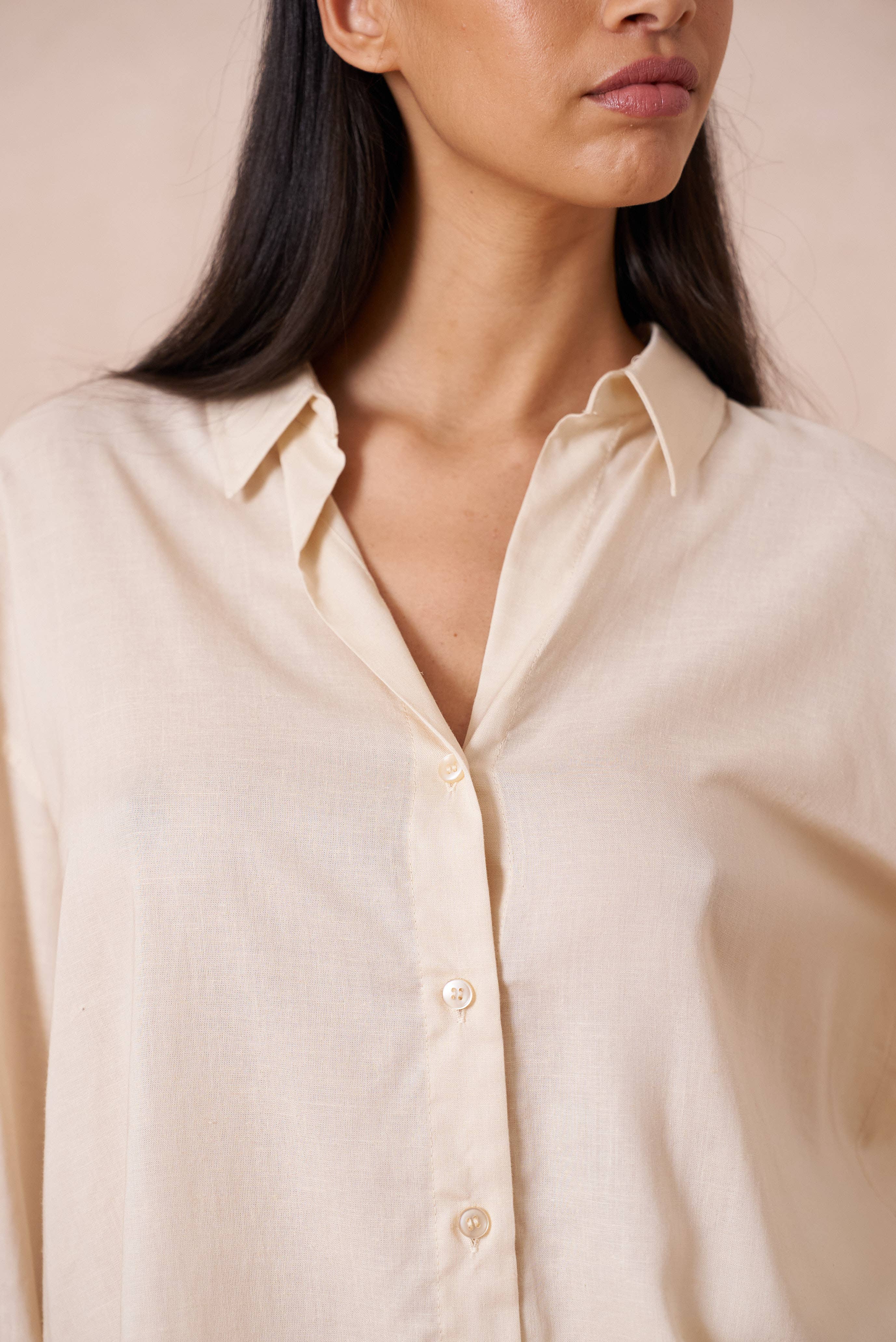 Attentif Paris - Vente Chemise à col boutonné – femme - Chemise unie avec col à revers avec du lin16
