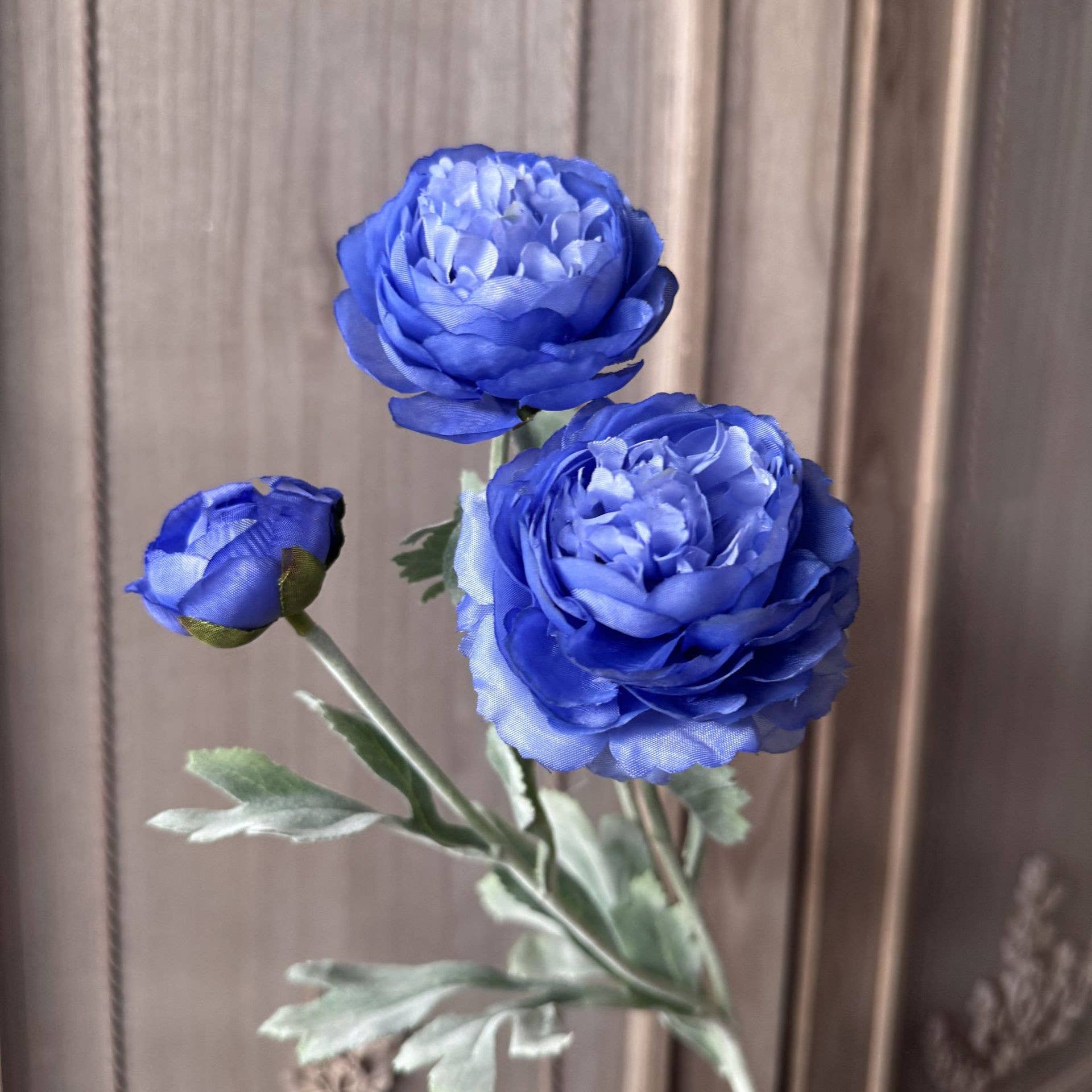 Sweet Home Deco – Großhandel Künstliche Blumen – 19'' Seidenranunkel Einzelflor mit 3 Blütenzweigen, Frühlingsranunkel11