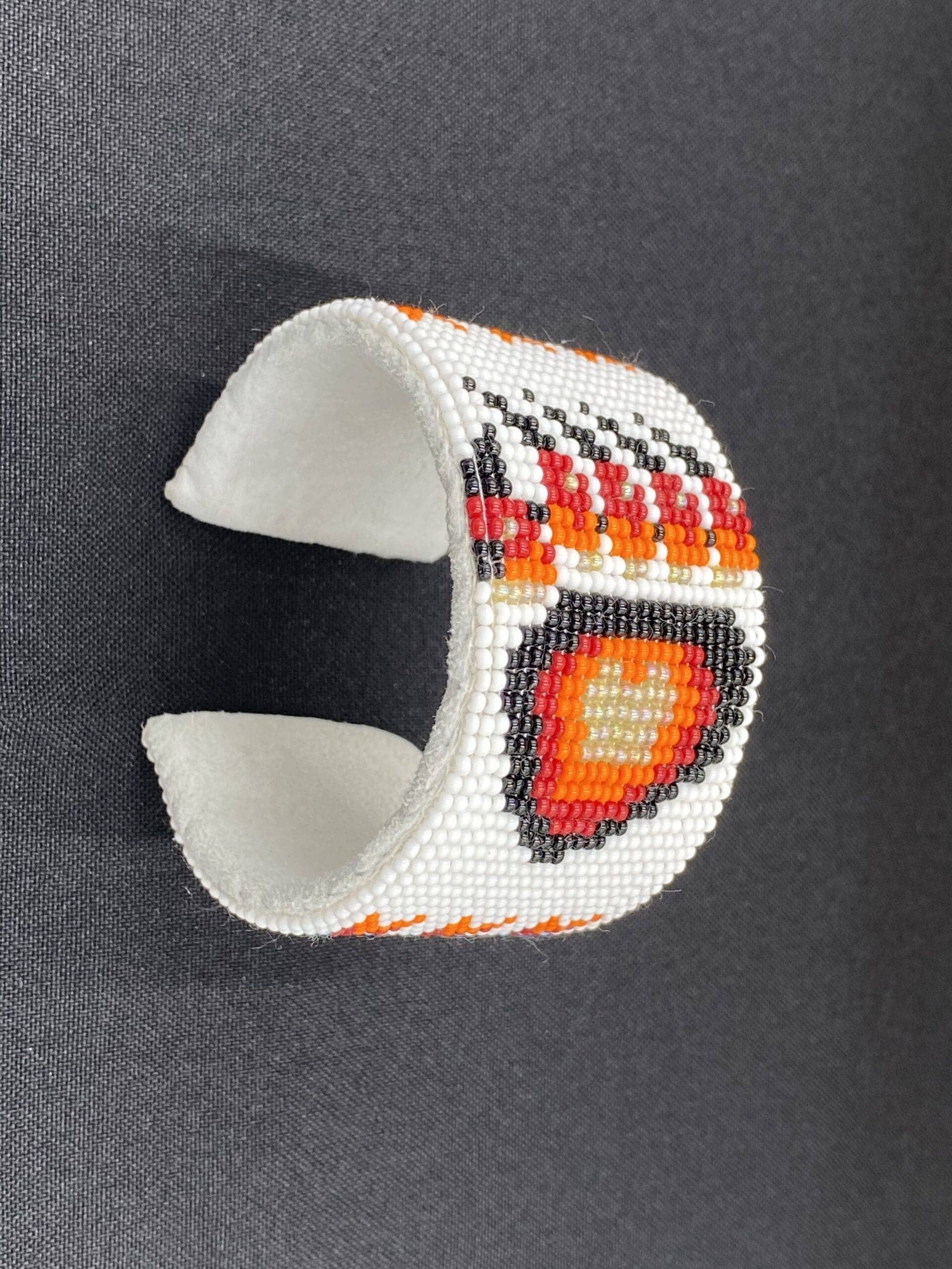 BEADS CORNER – Conjunto de joias por atacado – Conjunto de Joias Artesanais com Contas Colar Branco Vermelho Brincos Pulseira (Pata de Urso Vermelha)7