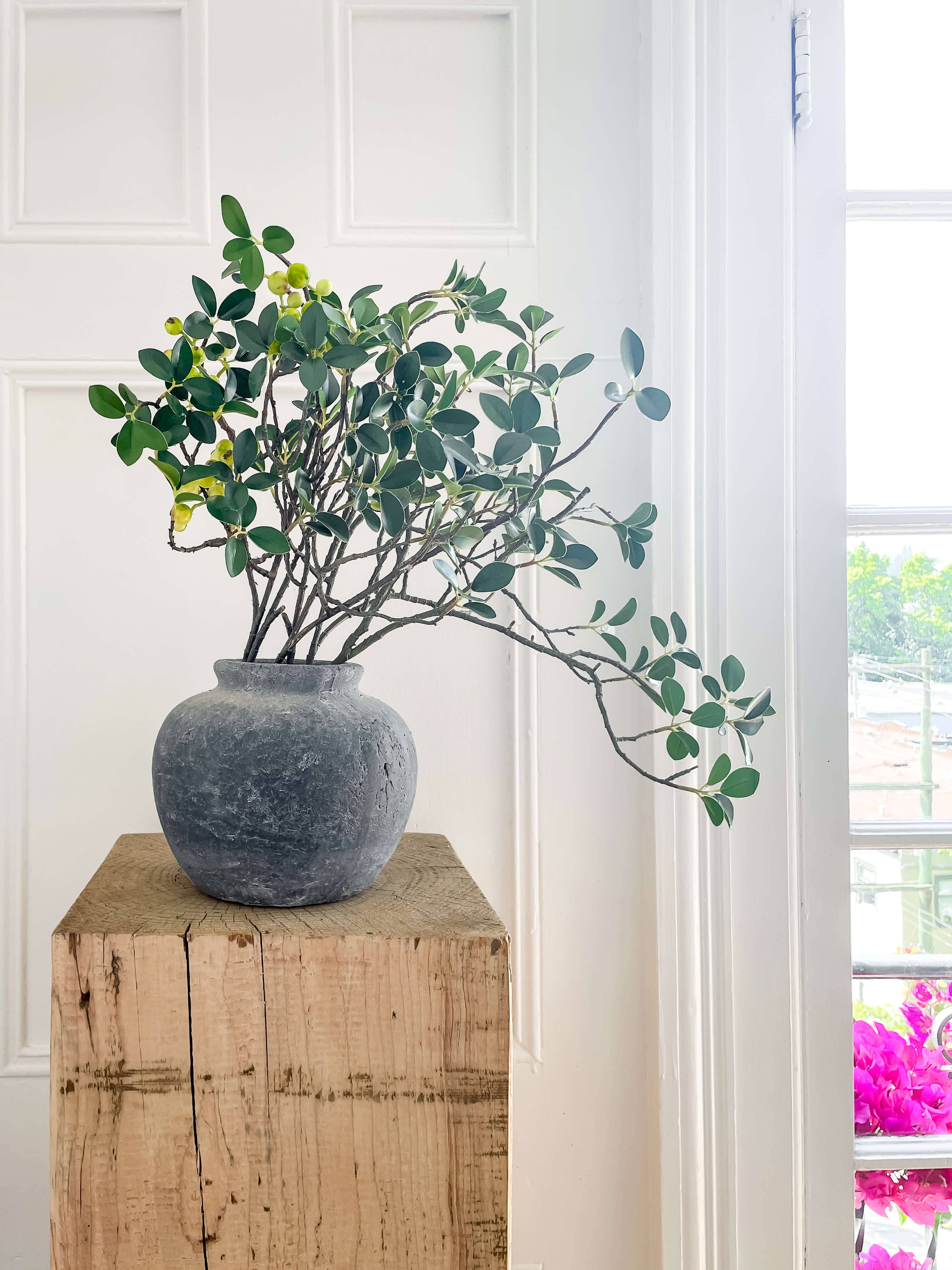 Hycroft Home Decor - Wholesale Vase - Elna Terracotta Vase – Rounded Charcoal Form