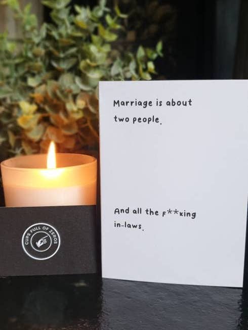 Il matrimonio riguarda due persone e tutti i fottuti suoceri per la vendita all'ingrosso da parte di Cups Full of Zeros