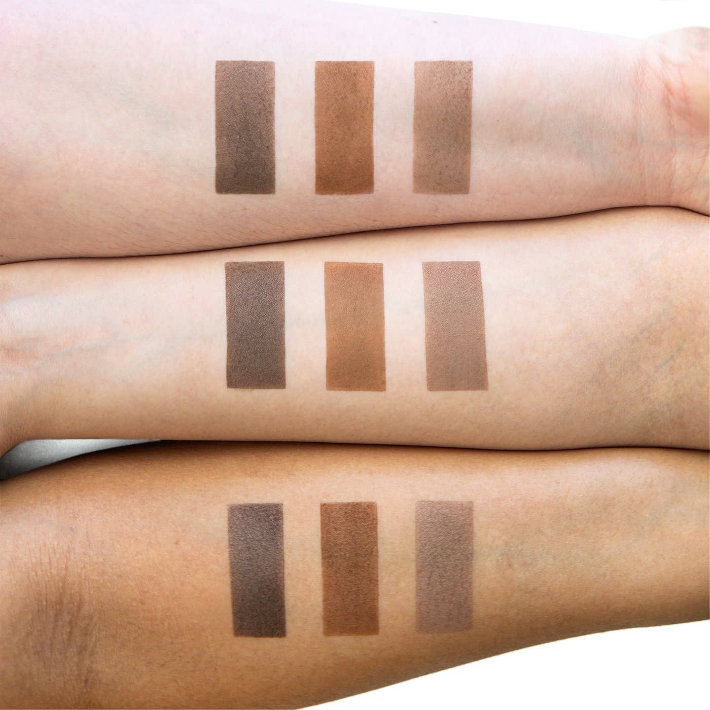 theBalm Cosmetics - Vente Crayons à sourcils/de remplissage - Brow Pow - Brun Foncé1