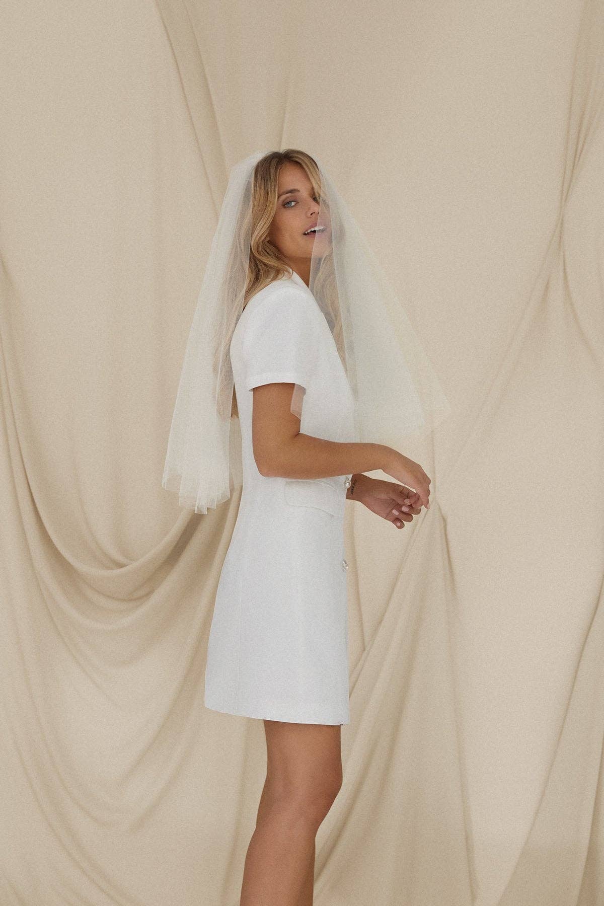 Bruna - Vente Robe – femme - Robe de mariée courte Maira · LOVE ·4