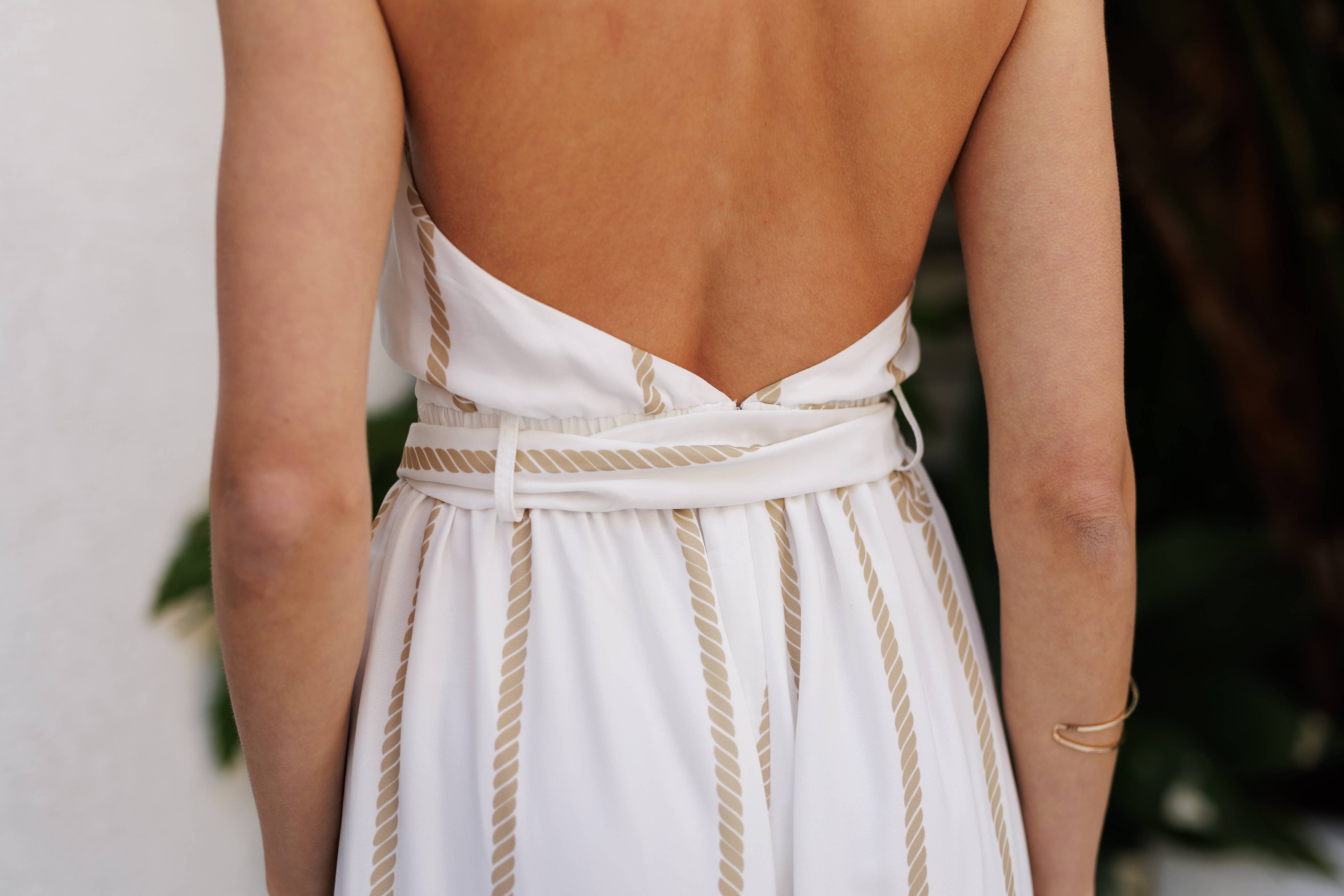 Vit Jumpsuit med korshalter och repdetalj för wholesale på Faire9