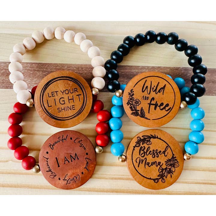 4- Bracelets extensibles en bois avec dictons pour la vente par Southern Sawdust Mercantile