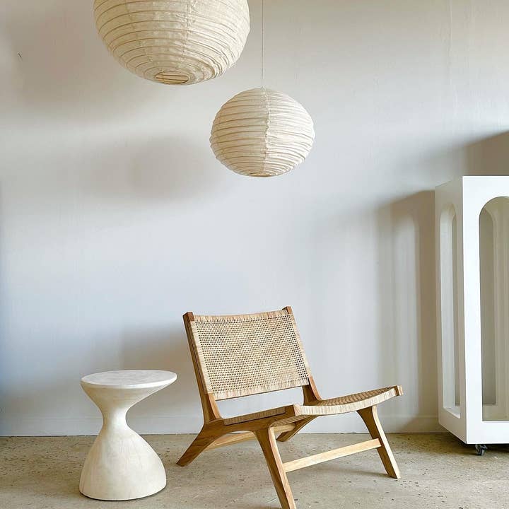 Office Objets - Wholesale Chandelier/Hanging Light - Medium round Japanese-style pendant light in rattan and natural linen D:4034