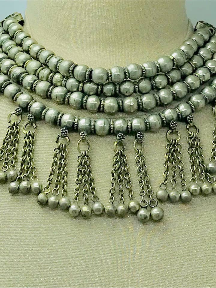 Mehrschichtige Vintage-Silber-Metallic-Perlenkette für den Großhandel von vintarust