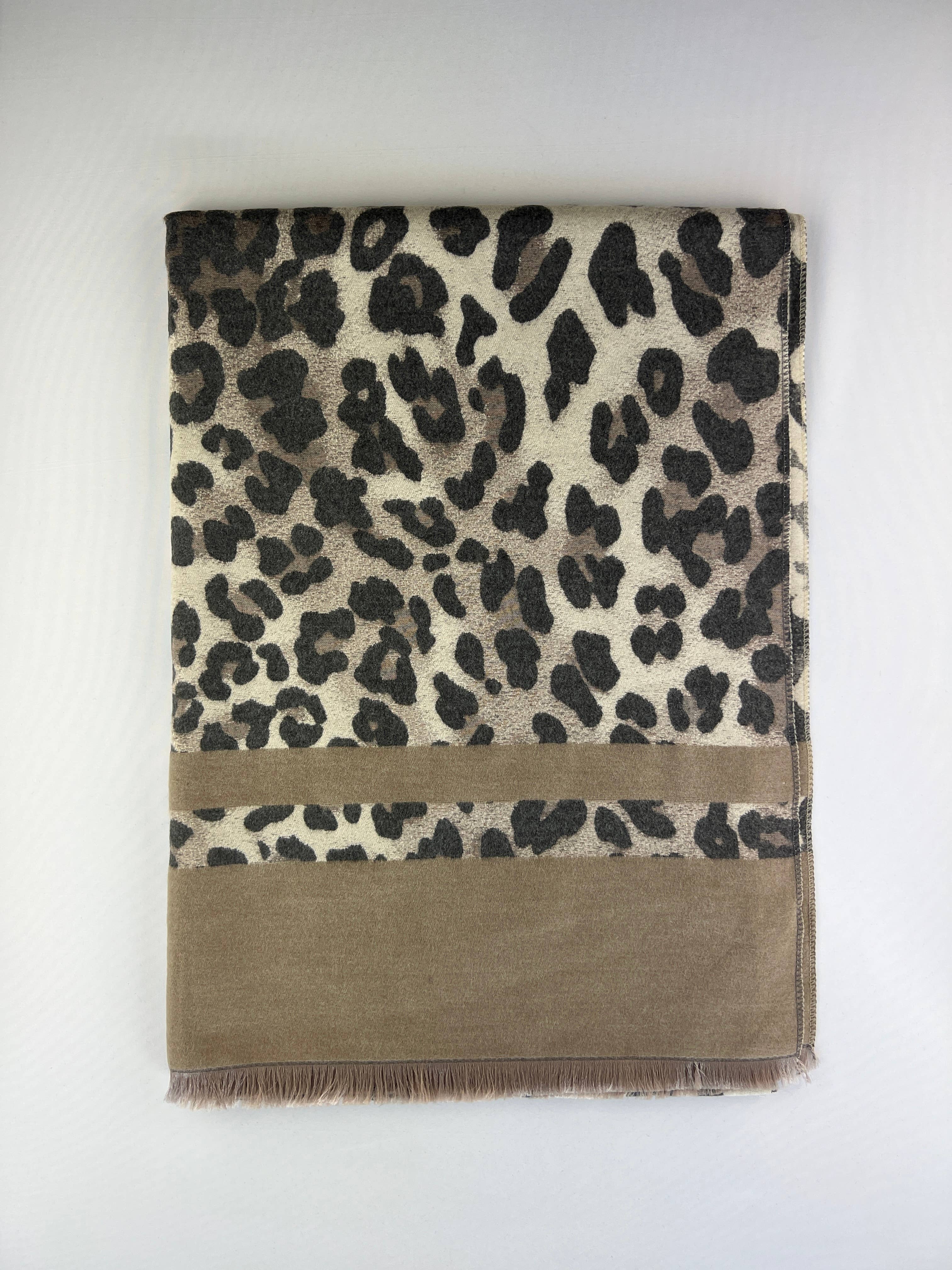 L'Emotion – wholesale Scarf – Women's – Leopard Pattern Scarf & Solid Stripes with Fringes 30% Cashmere5