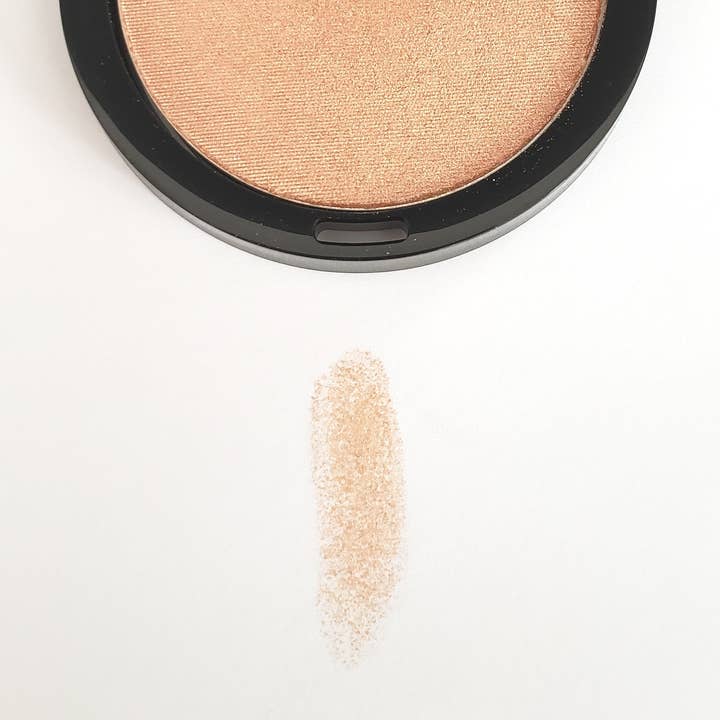 Magic - Pressed Shimmer Highlighter for wholesale by Tuesday in Love