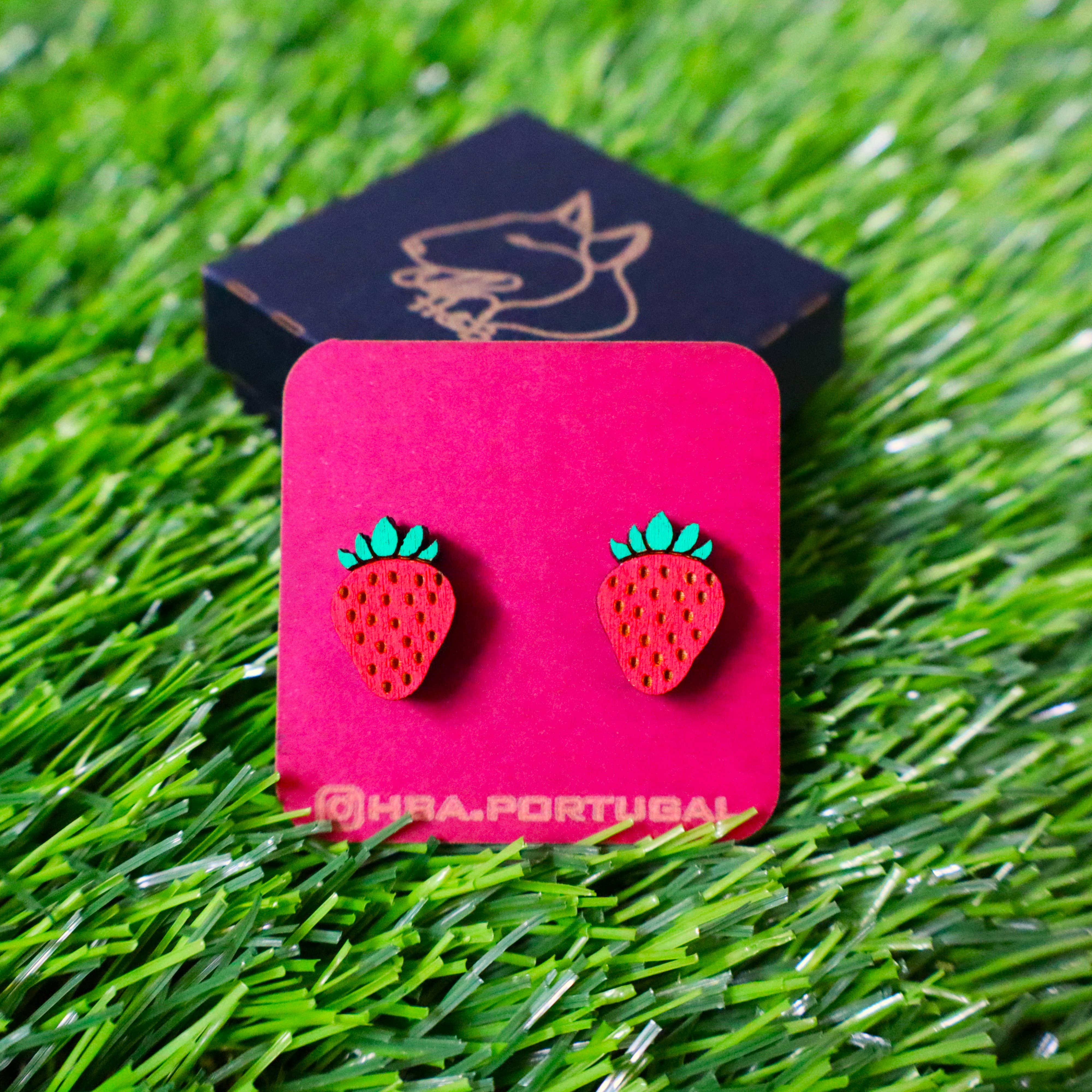 Herbs&Belles – Brincos de pino por atacado – Brincos de morango coloridos em madeira, joia artesanal0