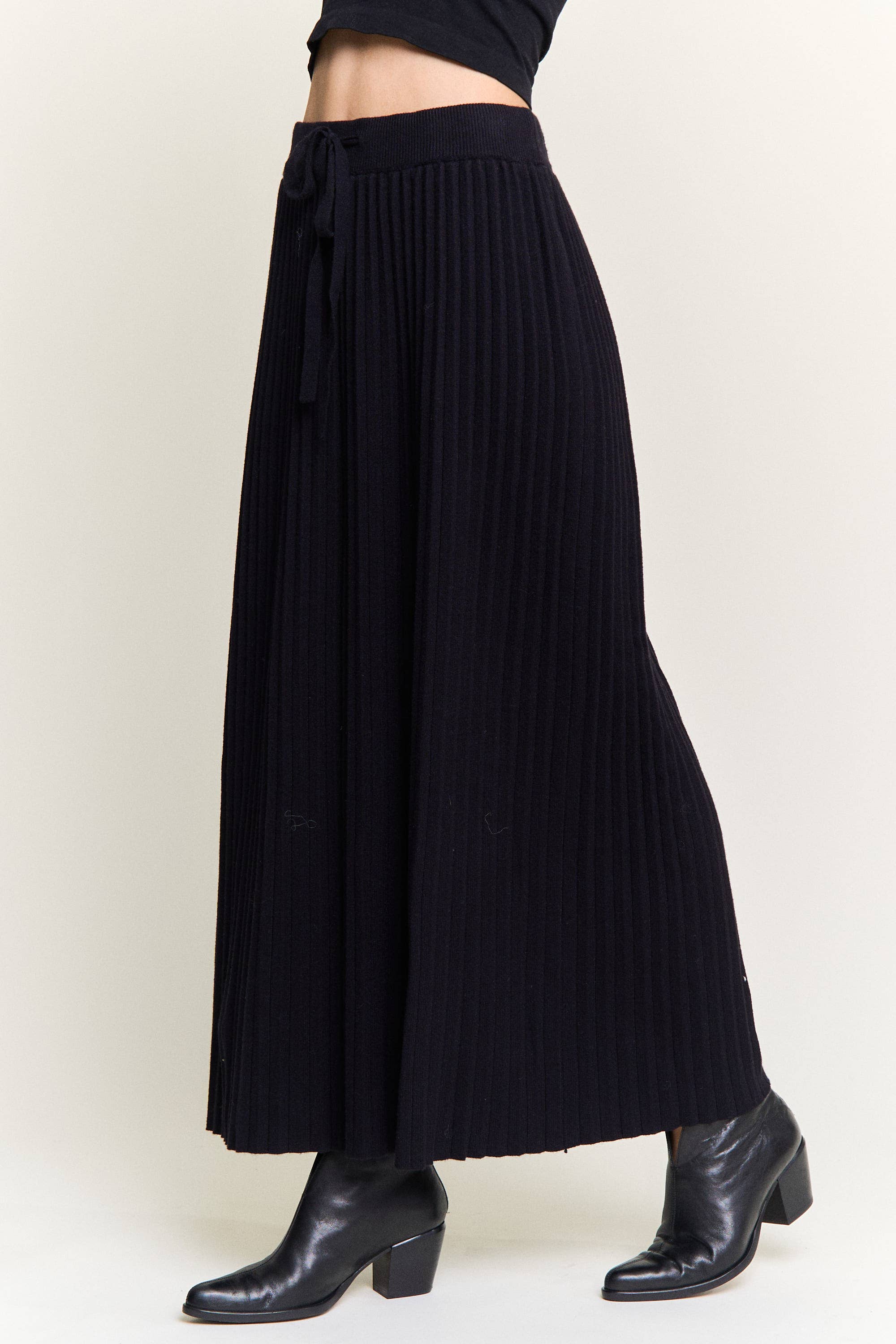 ADORA LA - Wholesale Skirt - Women's - CES4155 -RIBBED KNIT PLEATED MIDI SKIRT21