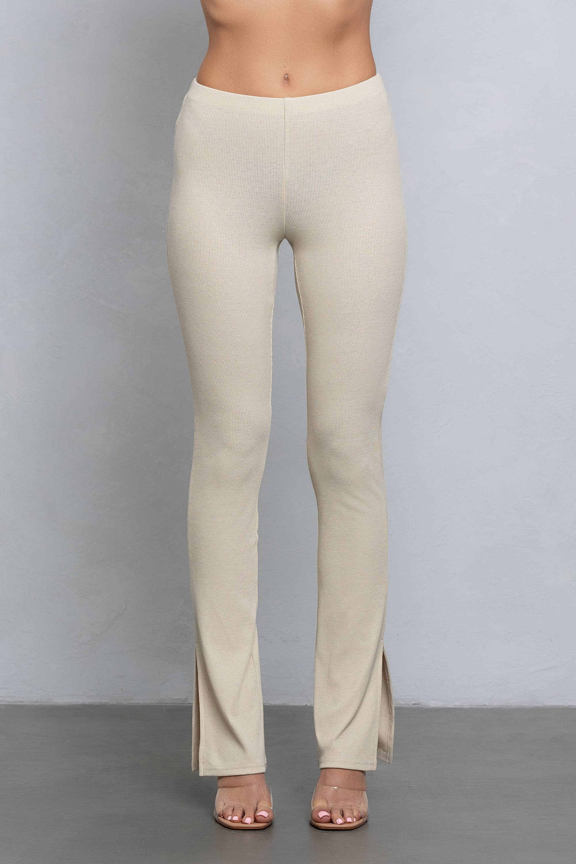 No Vacancy - Wholesale Set met top en broek (GEEN Loungewear) - Dames - Set met geribbelde mouwloze top en broek6