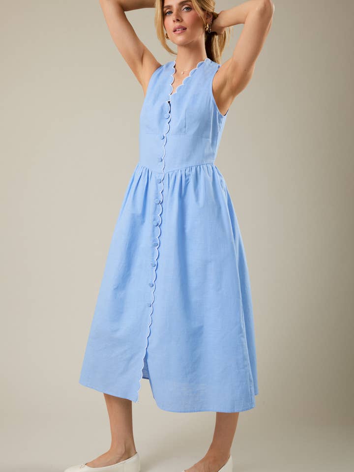 ROBE MIDI SANS MANCHES À ENCOLURE EN V AVEC BORDURE FESTONNÉE pour la vente par Sunday Edition