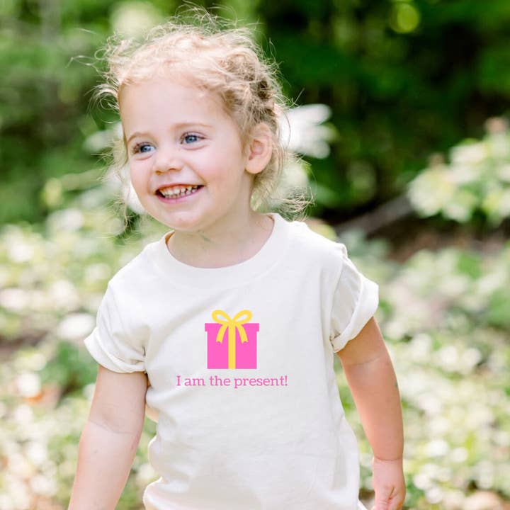 Camiseta infantil natural con regalo rosa orgánico para niños pequeños, hecha en EE. UU. para venta al por mayor de Simply Chickie Organic USA Made Baby and Kid's Clothing