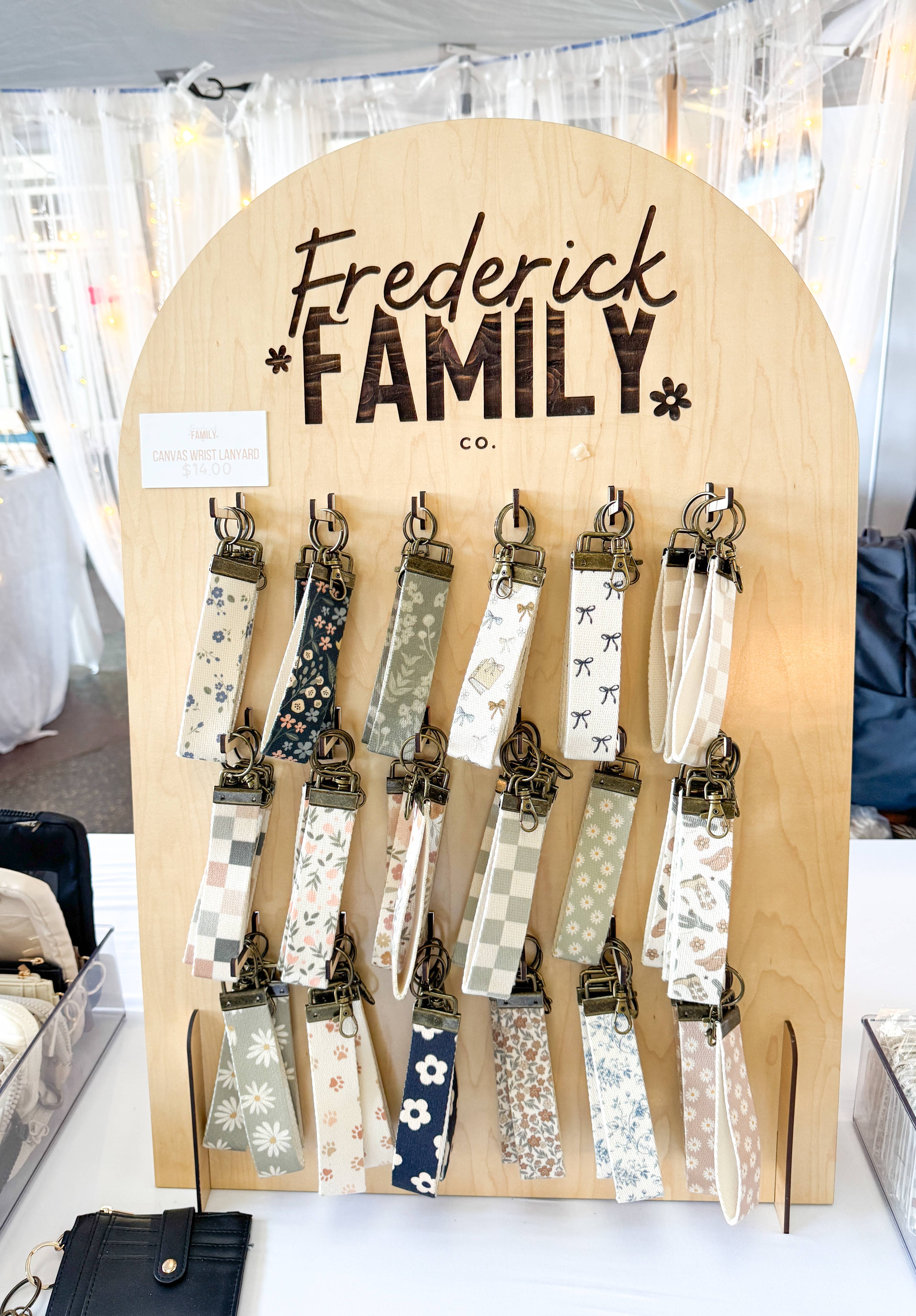 Frederick Family Co. – wholesale Snodd - Unisex – Nyckelband i canvas för handled, nyckelarmband36