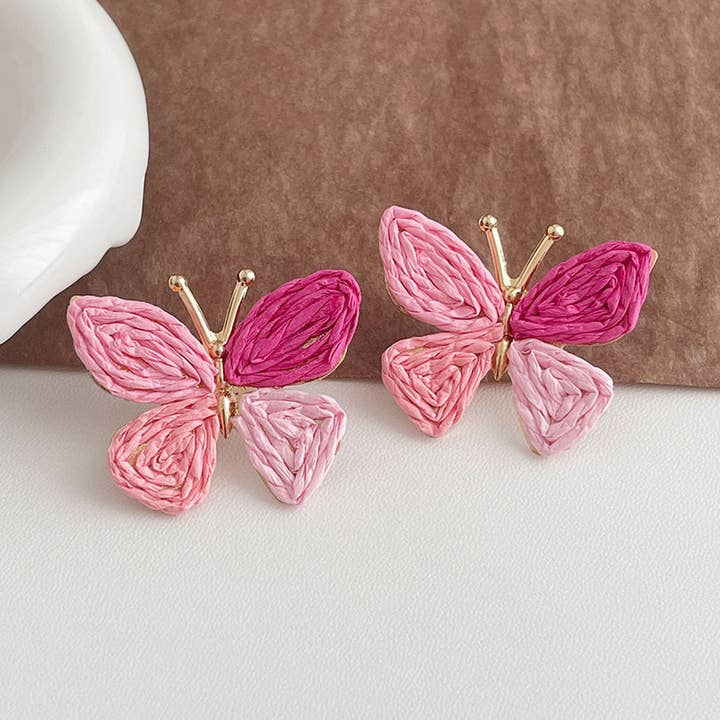 Oversized geweven vlinderoorbel in roze en goud voor wholesale door Last True Angel