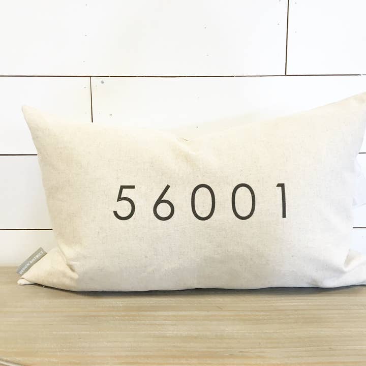 Housse d'oreiller avec code postal personnalisé pour la vente par Design District Co