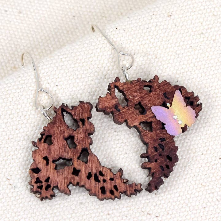 Boucles d'oreilles en forme de papillon entièrement phosphorescentes pour la vente par Radiance & Romance