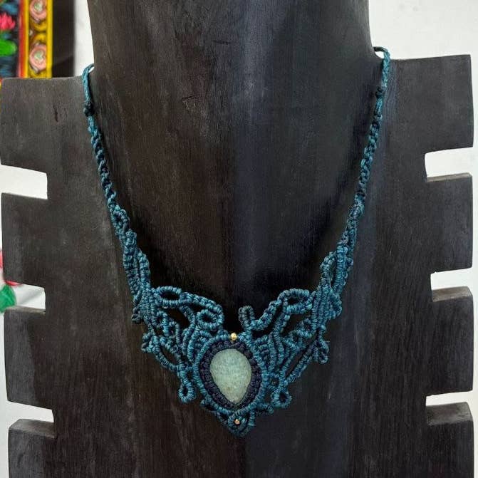 Colorful macrame necklace for wholesale by Hecho a mano