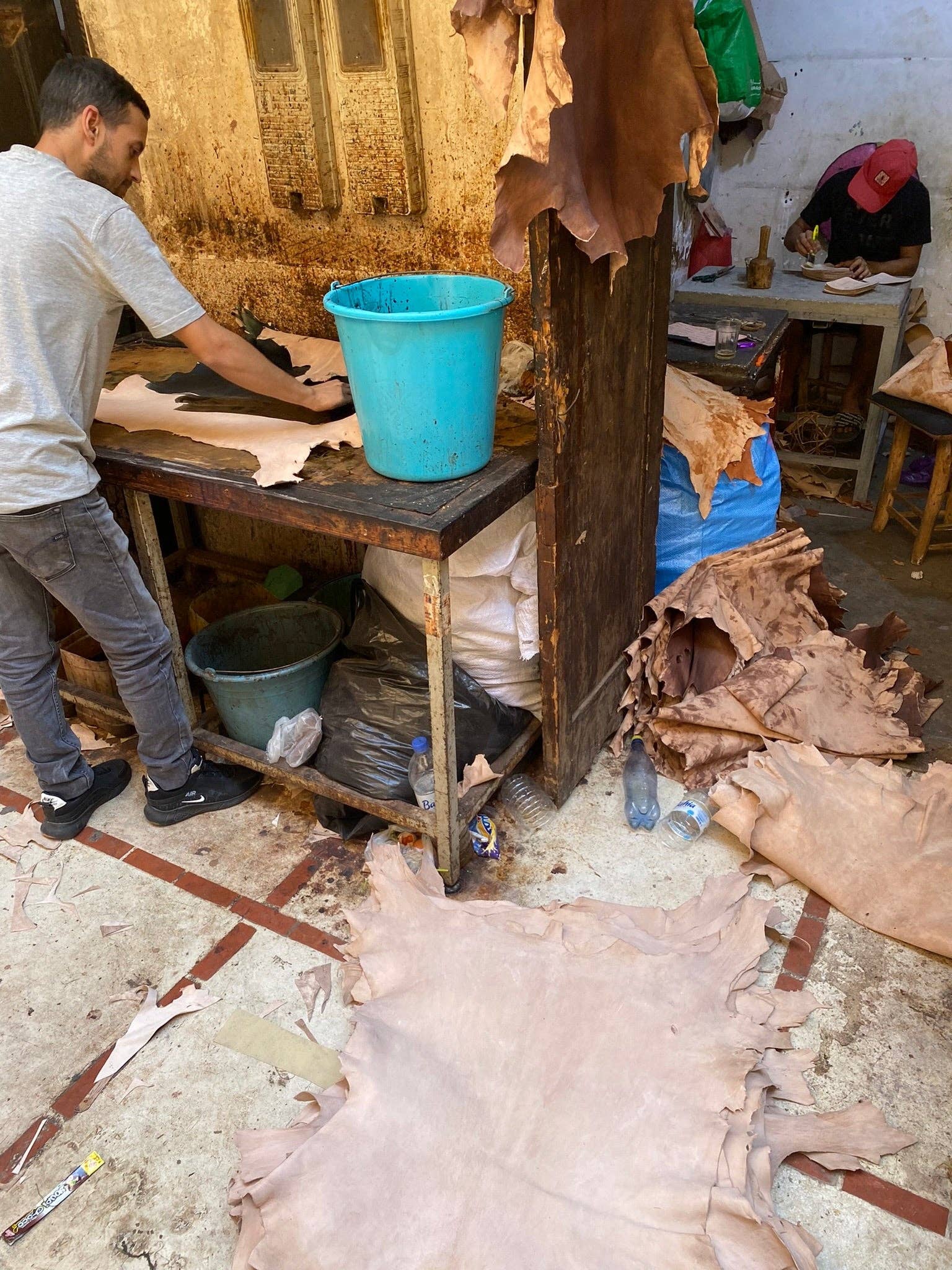 SOUK in the CITY - Wholesale Pouf - Handmade Leather Pouf M6