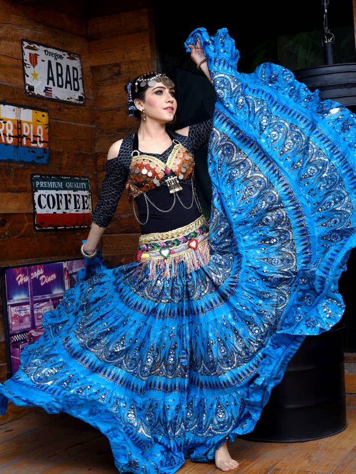 Jupe de beauté à imprimé bloc Turquoise pour la vente par Senoritas Tribal Designs