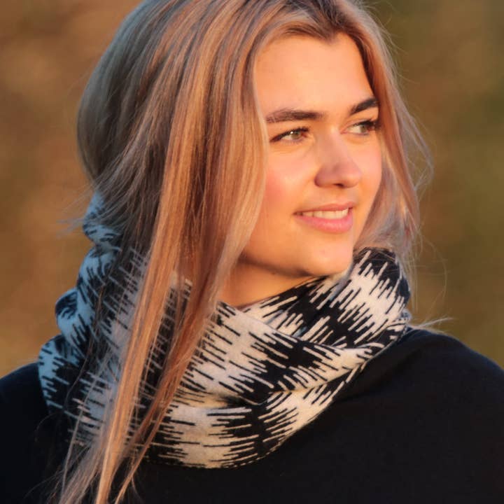 Cadenza Italy Ltd - Wholesale Scarf - Women's - Cashmere Blend Wave Snood