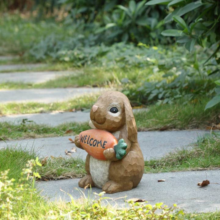 Hi-Line Gift Ltd. – Großhandel Schild für Außenbereich – Willkommensschild mit Karotte in der Hand in der Hand2