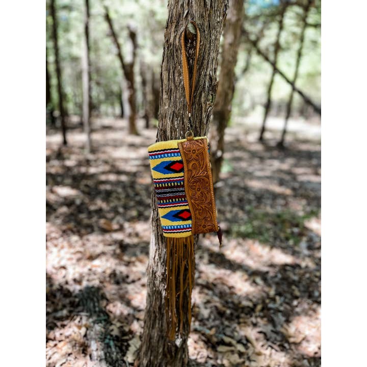 Boho Ranch Shop - Vente Bracelets - Porte-monnaie à pompons en cuir usiné Western Aztec3