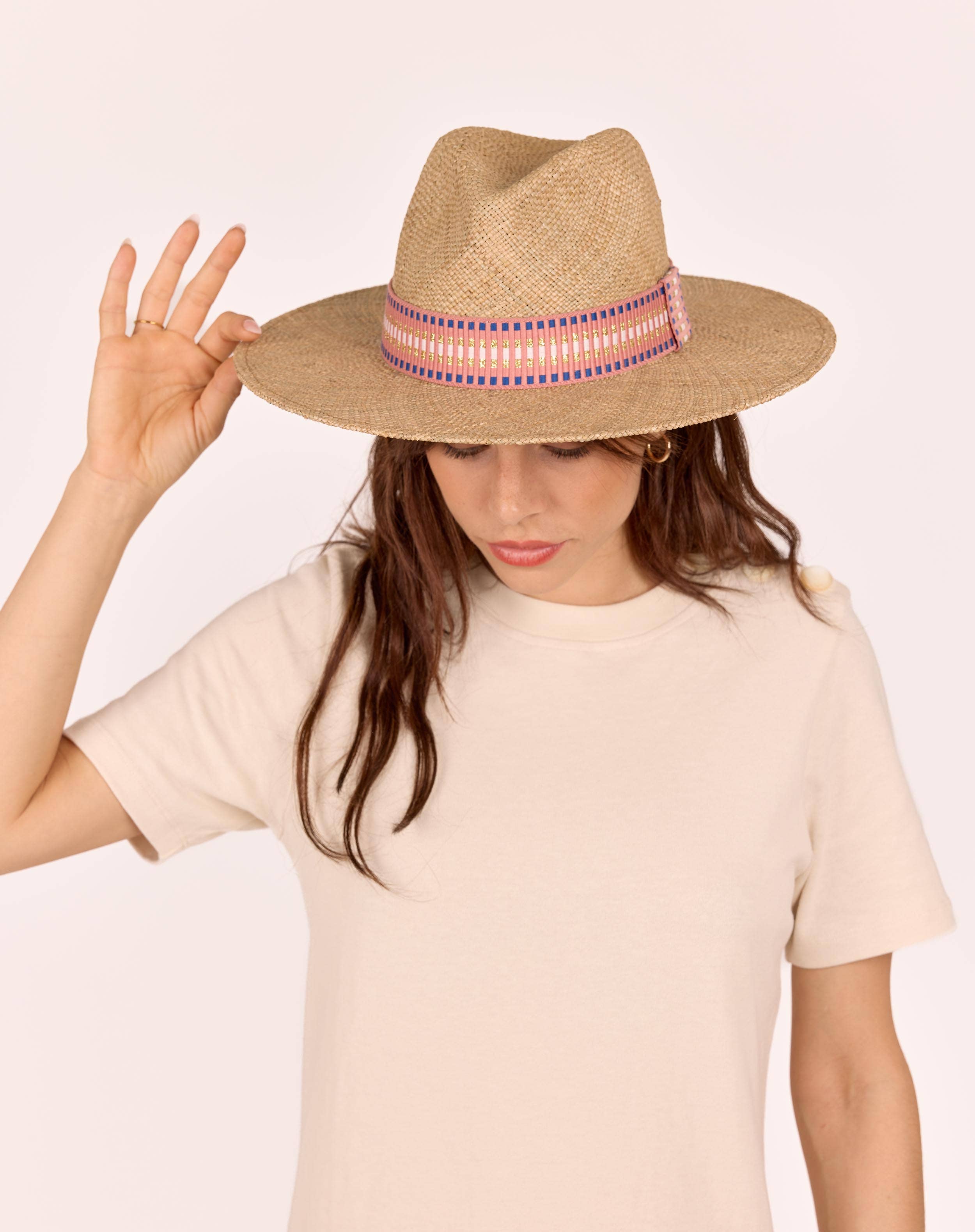 Maradji – Chapéu de palha – Mulher por atacado – Chapéu preto bordado de grama-do-mar com aba larga1