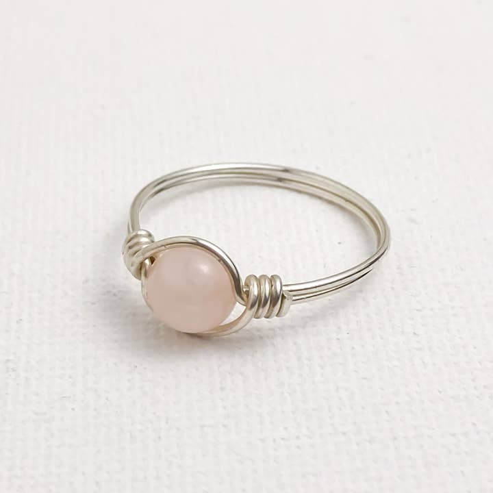 April-Geburtssteinring aus echtem Rosenquarz für den Großhandel von Isabella Jolie Jewelry