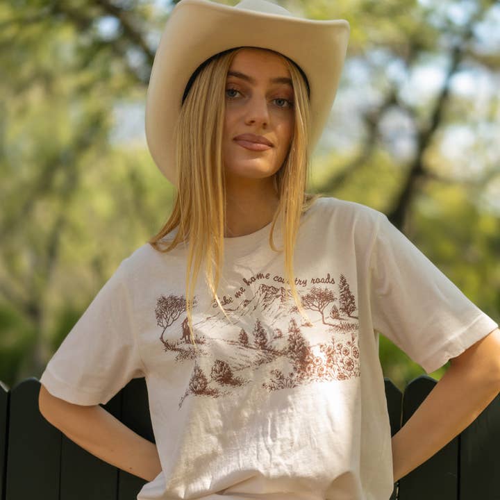 T-shirt graphique occidental "Take Me Home Country Roads" pour la vente par Vespr