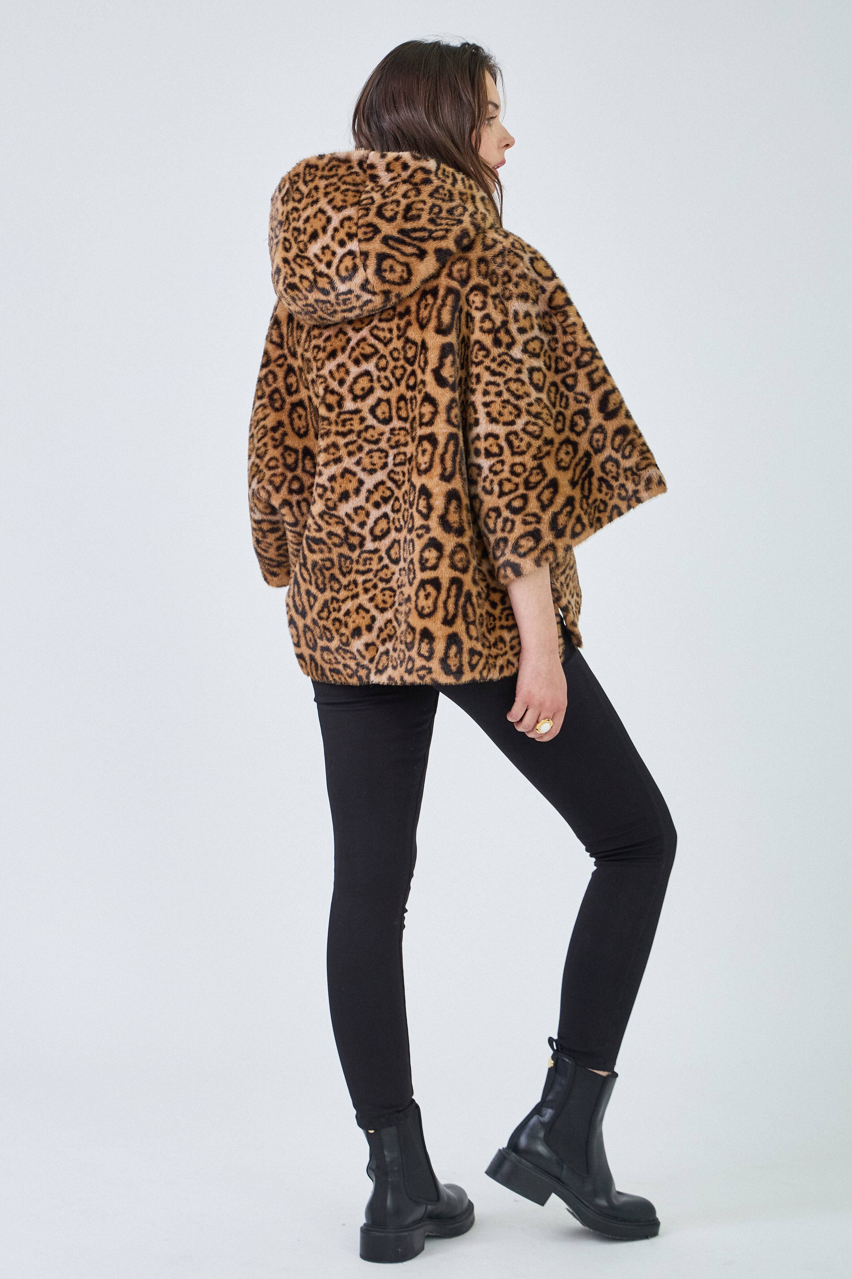 Giovanni Paris - Vendita all'ingrosso Pelliccia/Pelliccia sintetica - Donna - Mantella Alizée con cappuccio in ecopelliccia33