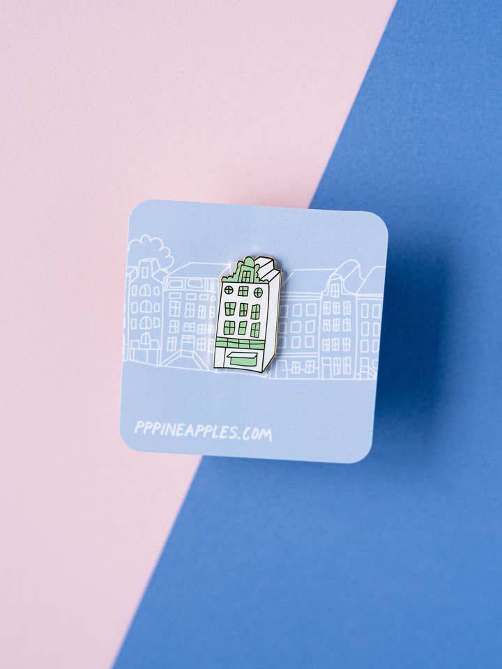 Amsterdam Kanalhus | Hollandsk butikshus emalje-broche for engroshandel hos Pin-up Pineapples