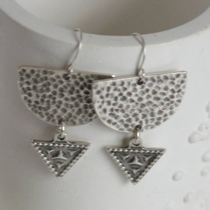 Grandes Boucles d'Oreilles Bohèmes Martelées | Plaqué Argent pour la vente par Kaiko Studio