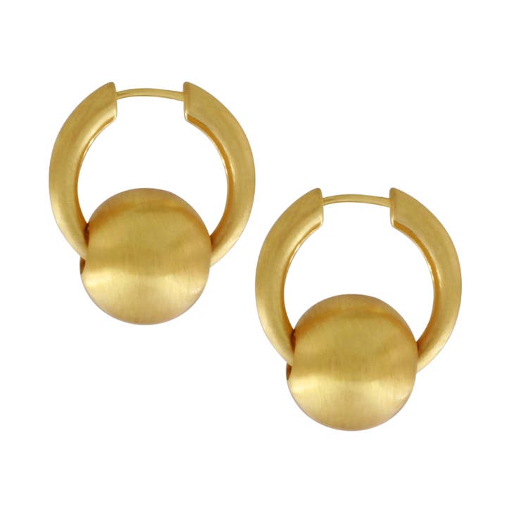 Tabitha IN:STORE Kugel Huggie Ohrring Goldbeschichtung für den Großhandel von Dansk Copenhagen