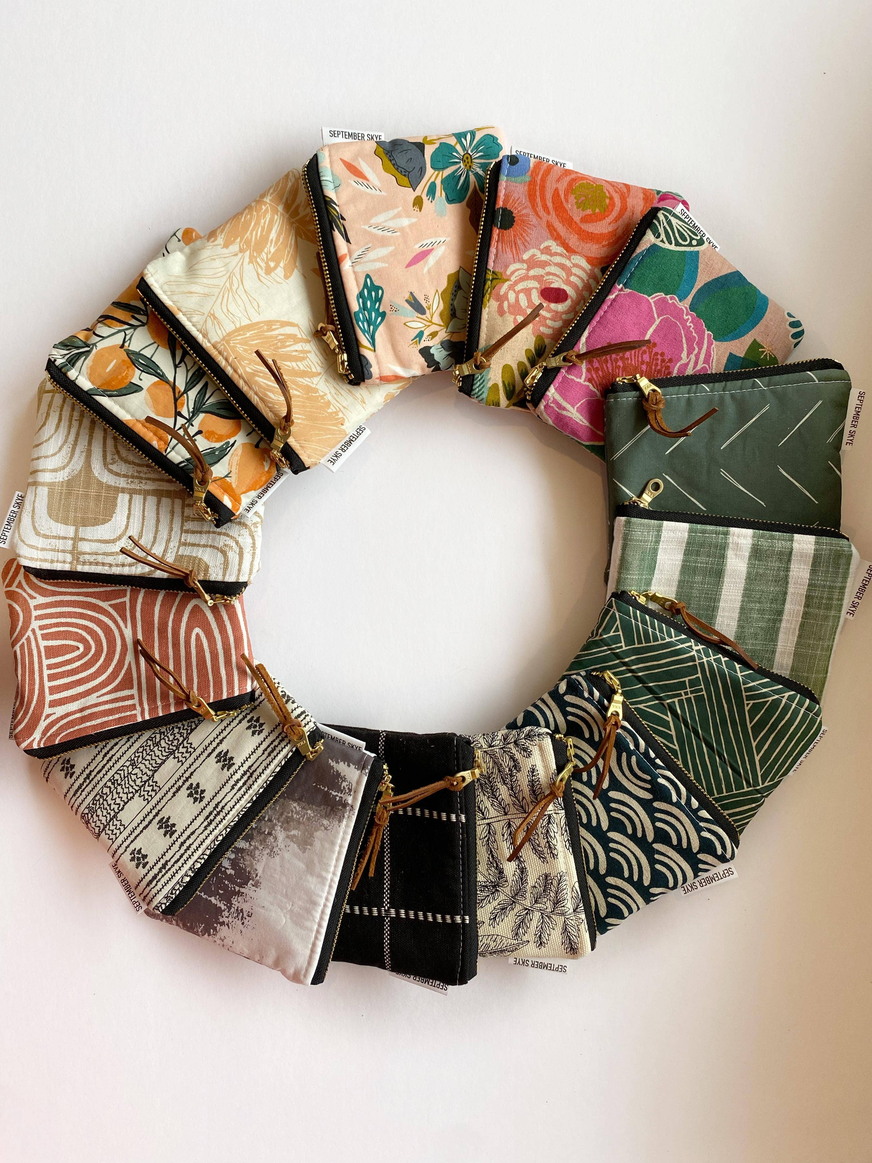 September Skye Bags & Accessories - Wholesale Handtasje - Dames - Kleine vierkante buidel met lichtroze bloemen1