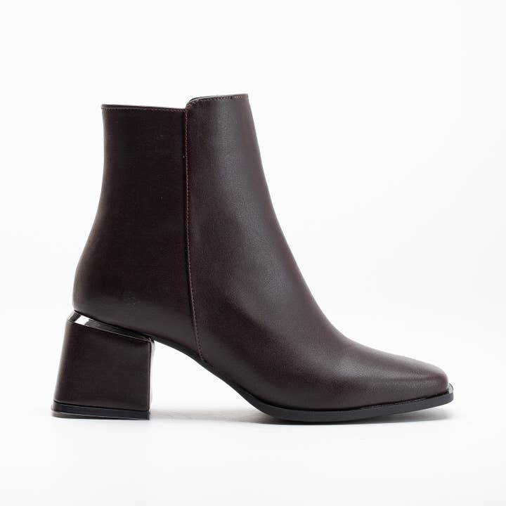 Odette - Bottes marron foncé pour la vente par Prologue Shoes