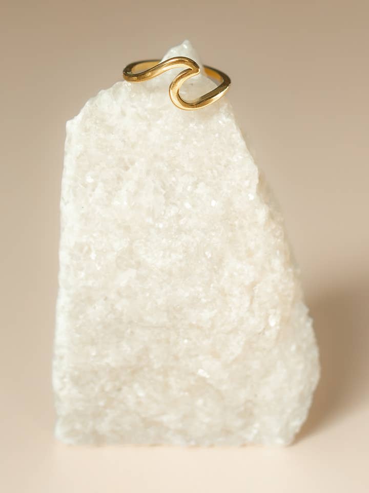 Anel de ouro ondulado por atacado de Lumi + Sol