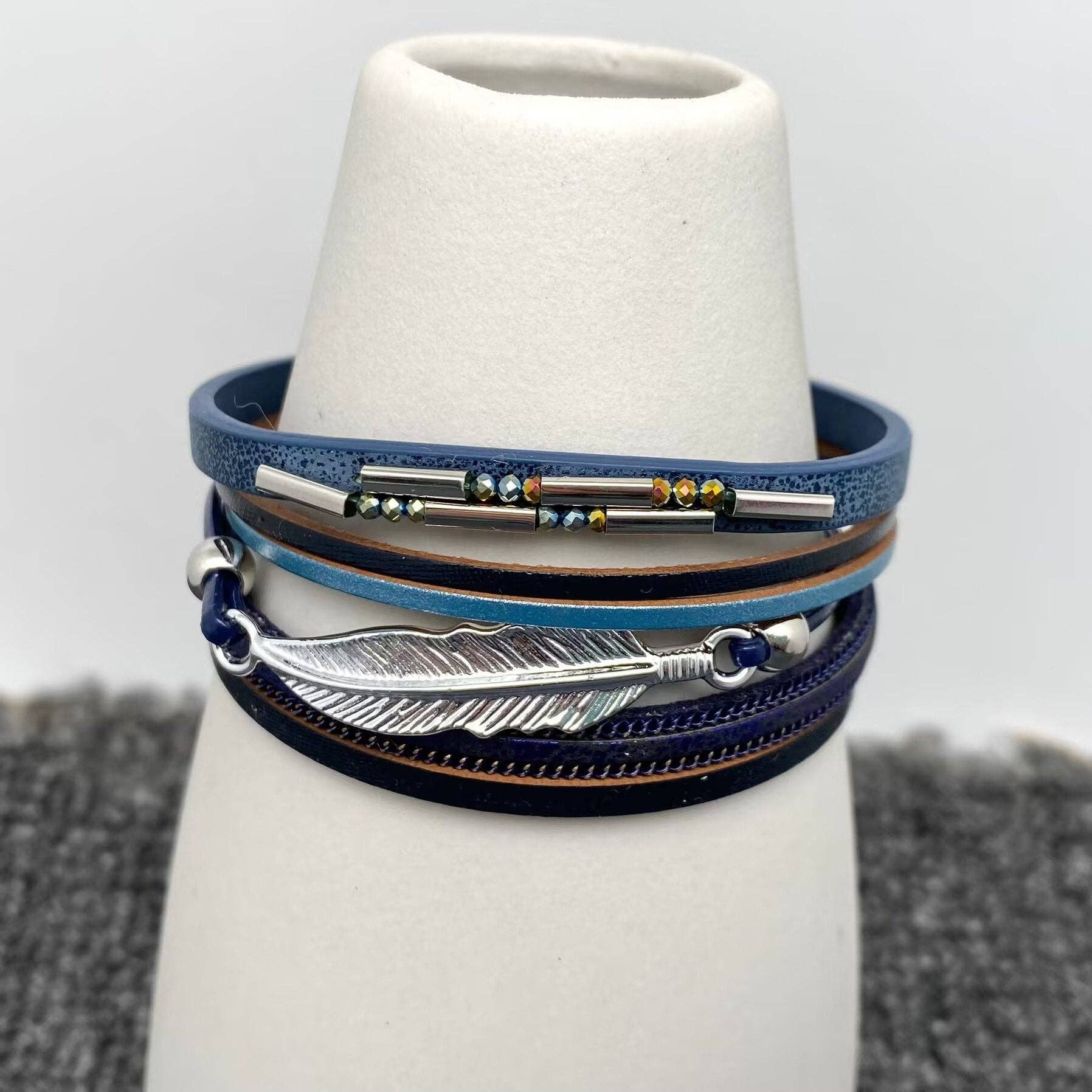 Mio Queena – Großhandel Armreif – Boho Metallfedern Multi-Lagen Lederarmband - BJ/LB6